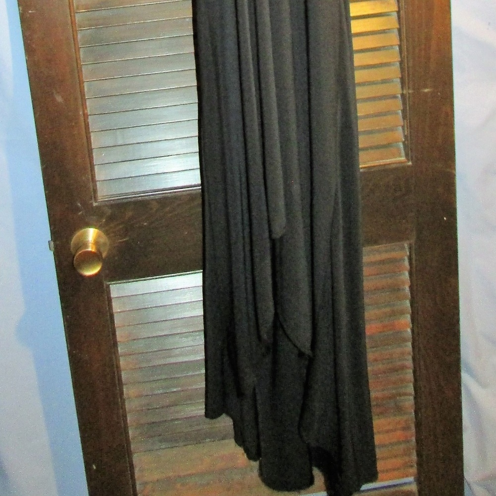 Plunging black hi/low formal-no tag - Picture 7 of 8